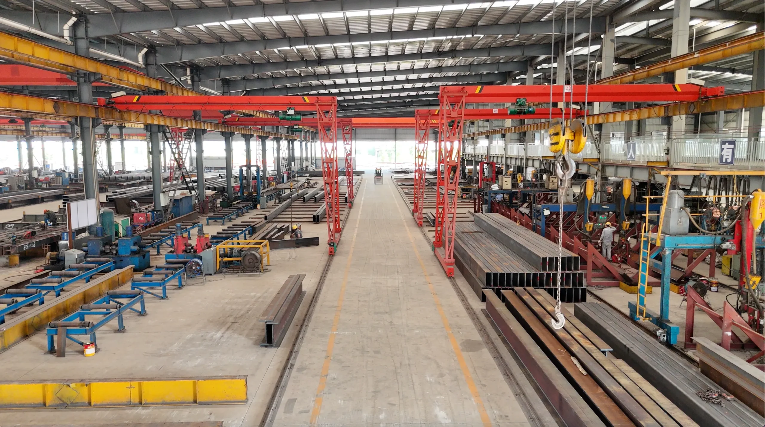 Steel workshop building